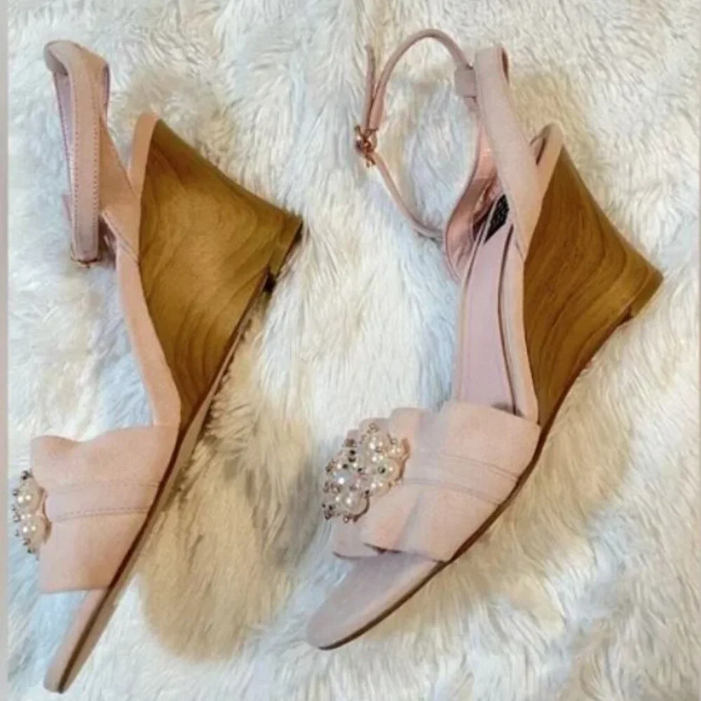 White House Black Market Maci Pale Peach Pearl Embellished Heels - Picture 2 of 5